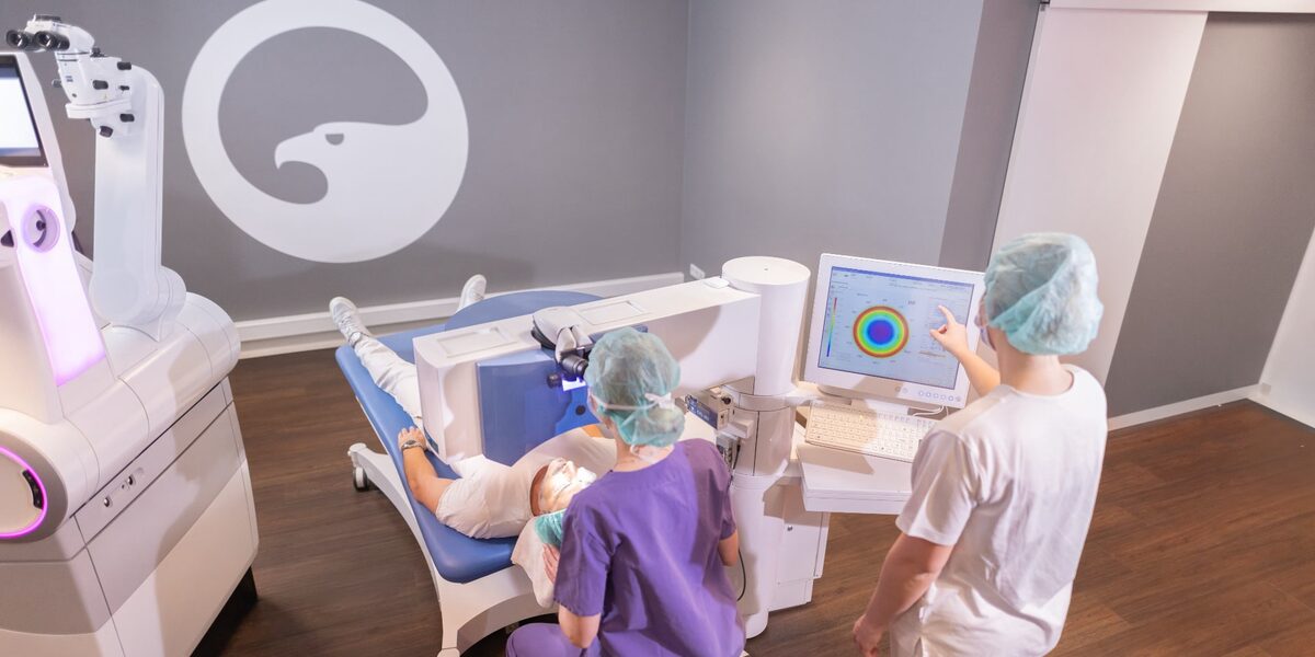Für die Femto-LASIK setzen wir zwei der schnellsten Laser ein: den VISUMAX 800 (links) und den Schwind Amaris R1050 (rechts). 