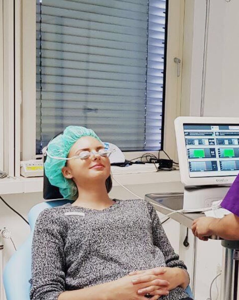 Foto einer Lipiflow-Behandlung.