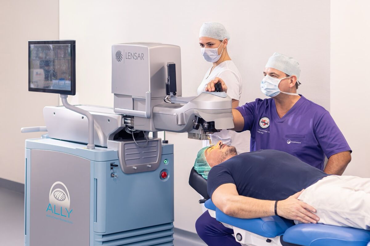 Der Femtosekundenlaser ALLY (Lensar) in Aktion