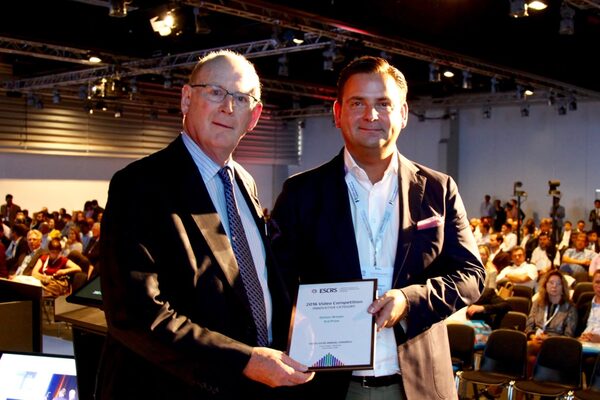 Dr. Breyer wird von den Europäischen Augenchirurgen für die Entwicklung seines Düsseldorfer Schemas ausgezeichnet.