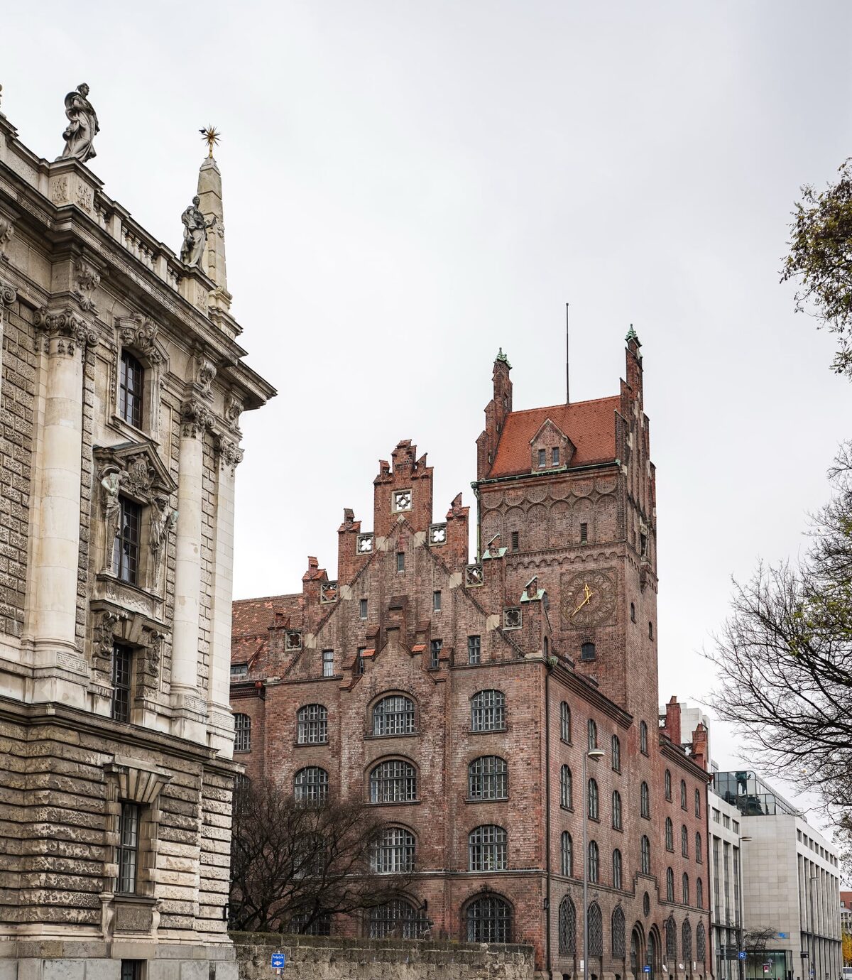 Foto des Gebäudes vom Oberlandesgericht München
